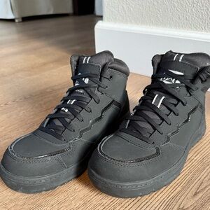 Caterpillar Streamline Court Mid CT